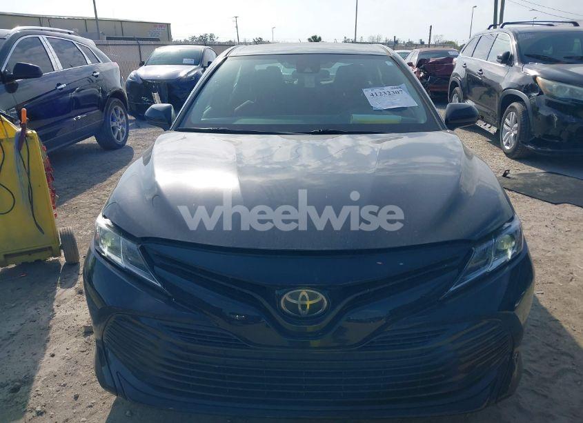 Photo 13 of 2018 Toyota Camry LE (VIN 4T1B11HKXJU058771)
