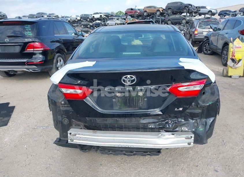 Photo 17 of 2018 Toyota Camry LE (VIN 4T1B11HKXJU058771)