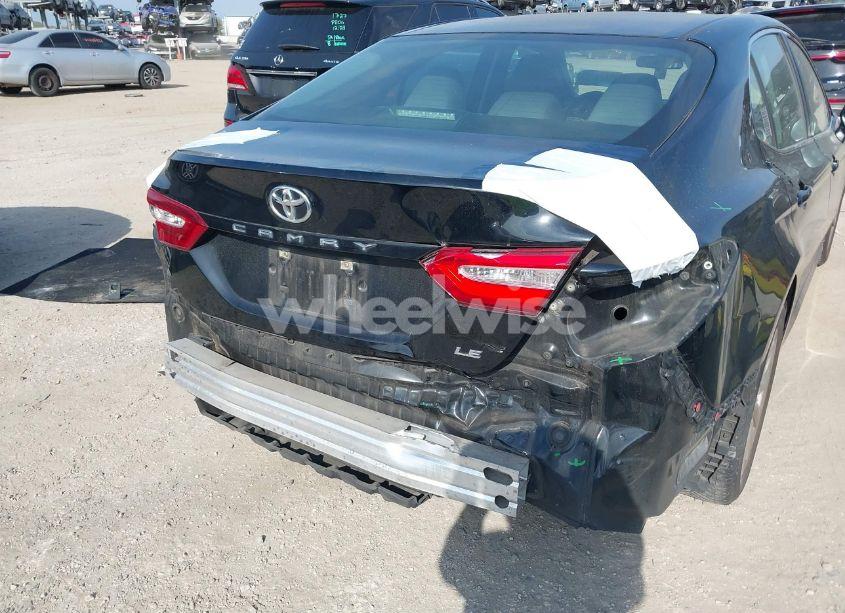 Photo 6 of 2018 Toyota Camry LE (VIN 4T1B11HKXJU058771)