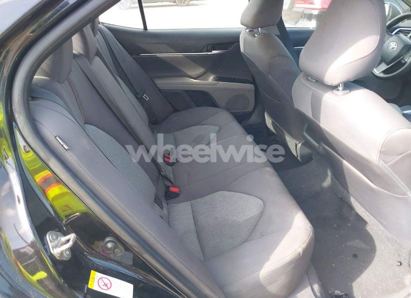 Photo 8 of 2018 Toyota Camry LE (VIN 4T1B11HKXJU058771)