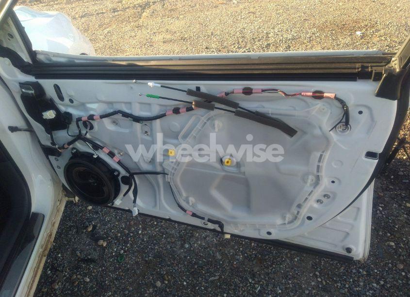 Photo 22 of 2018 Toyota Camry LE (VIN 4T1B11HKXJU064053)