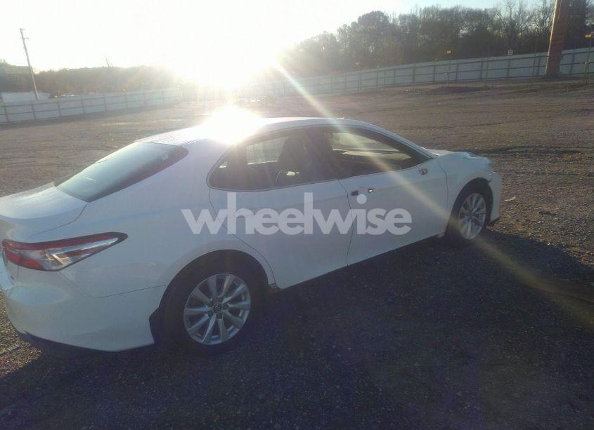 Photo 4 of 2018 Toyota Camry LE (VIN 4T1B11HKXJU064053)