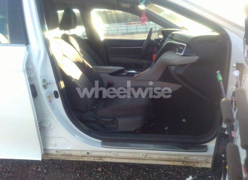 Photo 5 of 2018 Toyota Camry LE (VIN 4T1B11HKXJU064053)