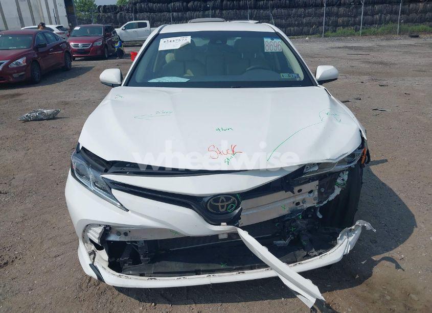 Photo 12 of 2018 Toyota Camry LE (VIN 4T1B11HKXJU069544)