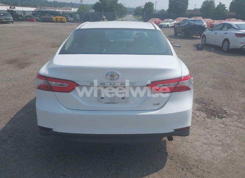 Photo 16 of 2018 Toyota Camry LE (VIN 4T1B11HKXJU069544)