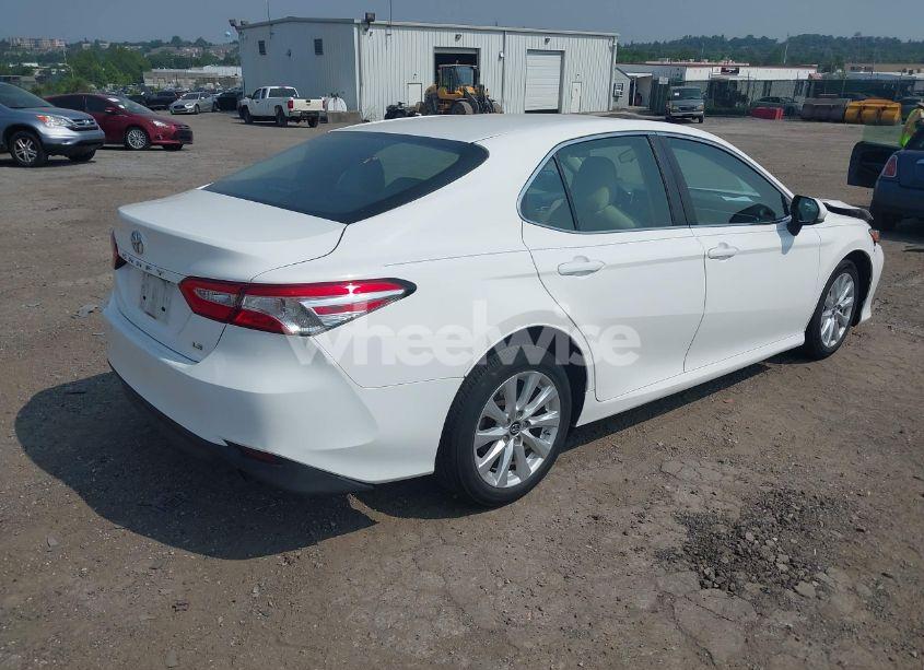 Photo 4 of 2018 Toyota Camry LE (VIN 4T1B11HKXJU069544)