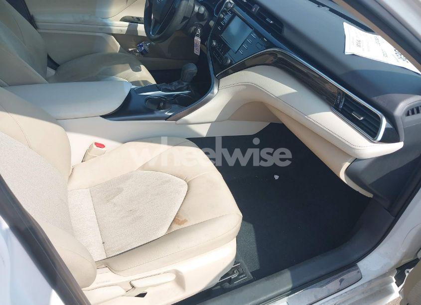 Photo 5 of 2018 Toyota Camry LE (VIN 4T1B11HKXJU069544)