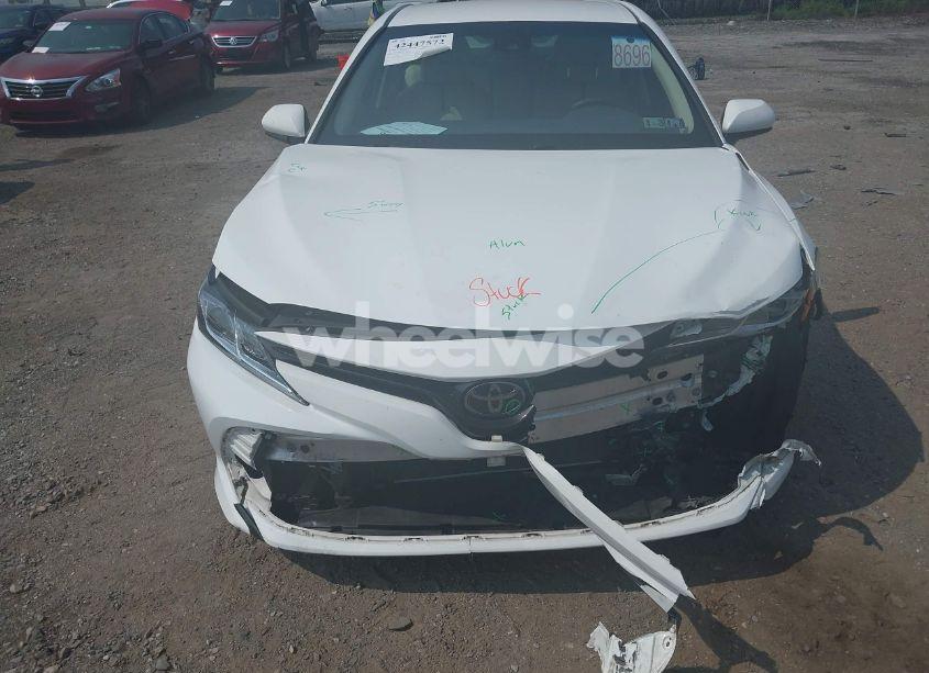 Photo 6 of 2018 Toyota Camry LE (VIN 4T1B11HKXJU069544)