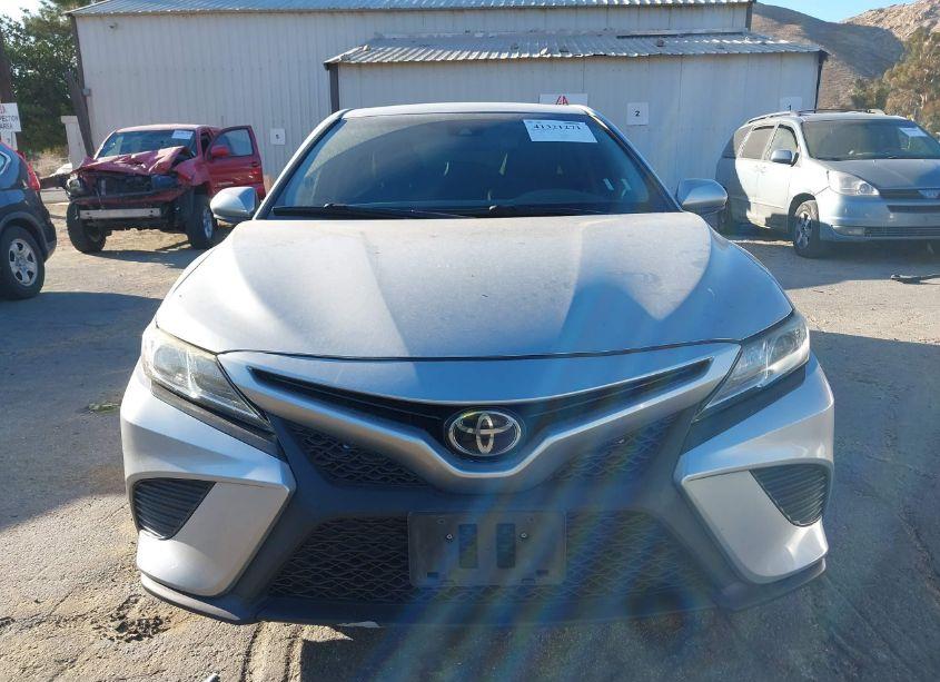 Photo 12 of 2018 Toyota Camry SE (VIN 4T1B11HKXJU071083)