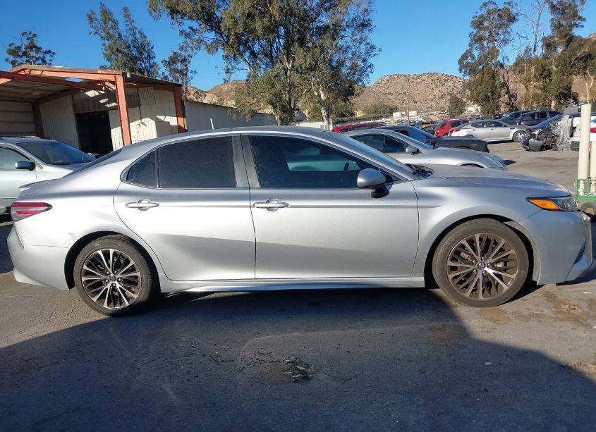 Photo 13 of 2018 Toyota Camry SE (VIN 4T1B11HKXJU071083)