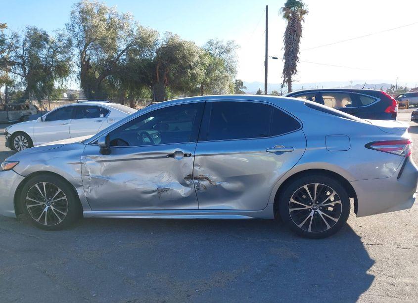 Photo 14 of 2018 Toyota Camry SE (VIN 4T1B11HKXJU071083)