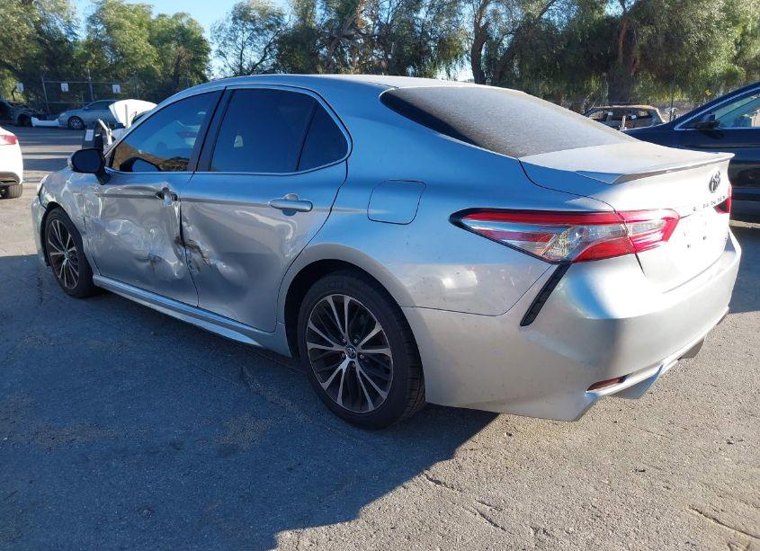 Photo 3 of 2018 Toyota Camry SE (VIN 4T1B11HKXJU071083)