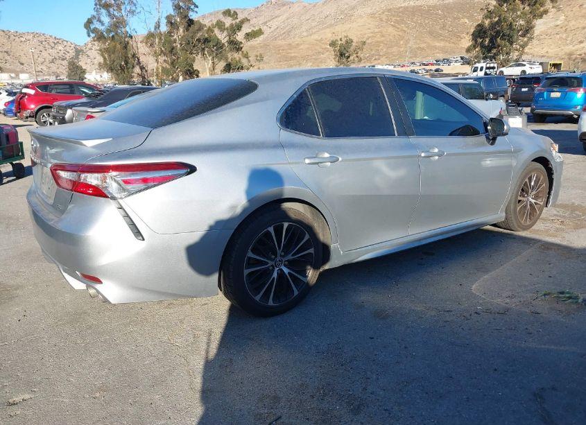 Photo 4 of 2018 Toyota Camry SE (VIN 4T1B11HKXJU071083)