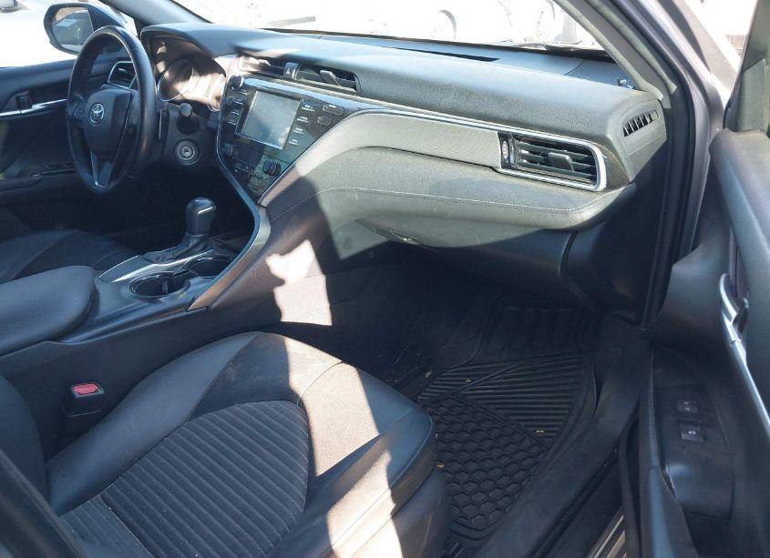 Photo 5 of 2018 Toyota Camry SE (VIN 4T1B11HKXJU071083)