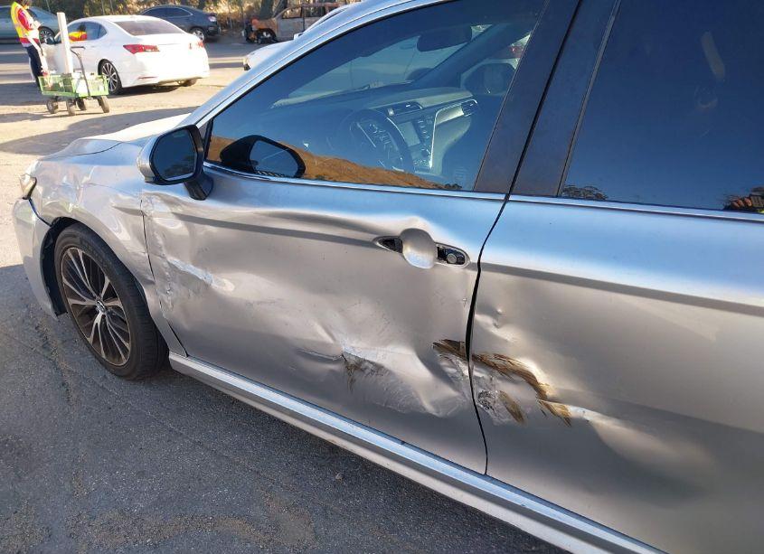 Photo 6 of 2018 Toyota Camry SE (VIN 4T1B11HKXJU071083)