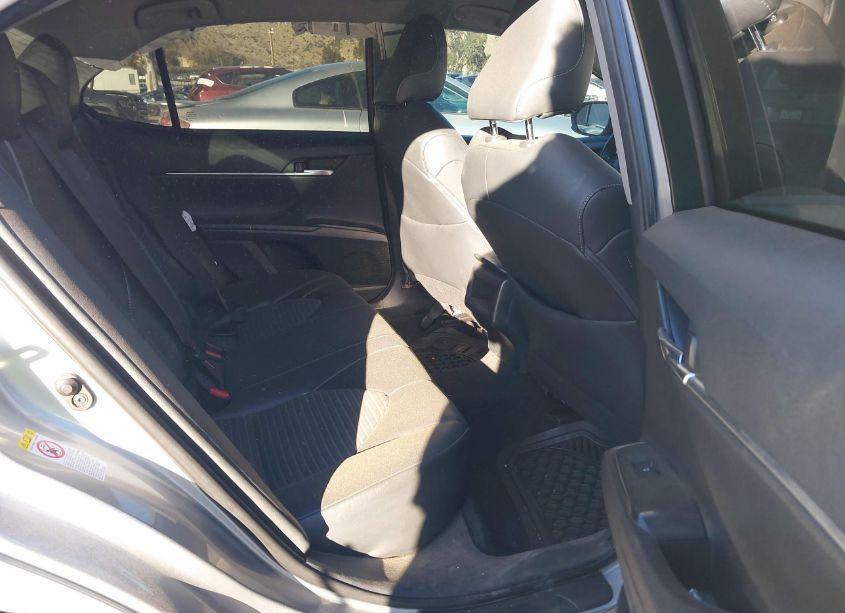 Photo 8 of 2018 Toyota Camry SE (VIN 4T1B11HKXJU071083)