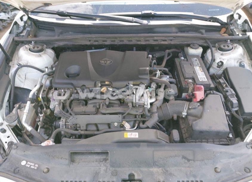 Photo 10 of 2018 Toyota Camry LE (VIN 4T1B11HKXJU097182)