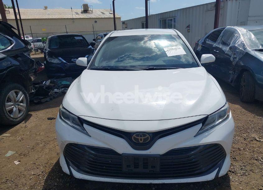 Photo 12 of 2018 Toyota Camry LE (VIN 4T1B11HKXJU097182)