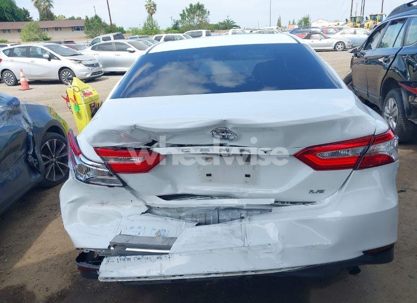 Photo 16 of 2018 Toyota Camry LE (VIN 4T1B11HKXJU097182)