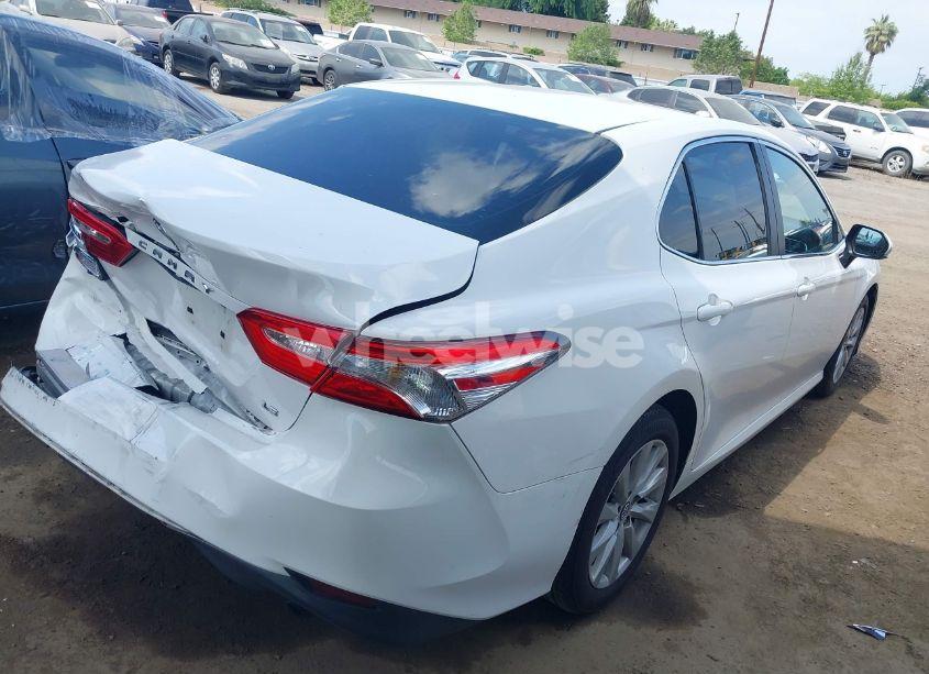 Photo 4 of 2018 Toyota Camry LE (VIN 4T1B11HKXJU097182)