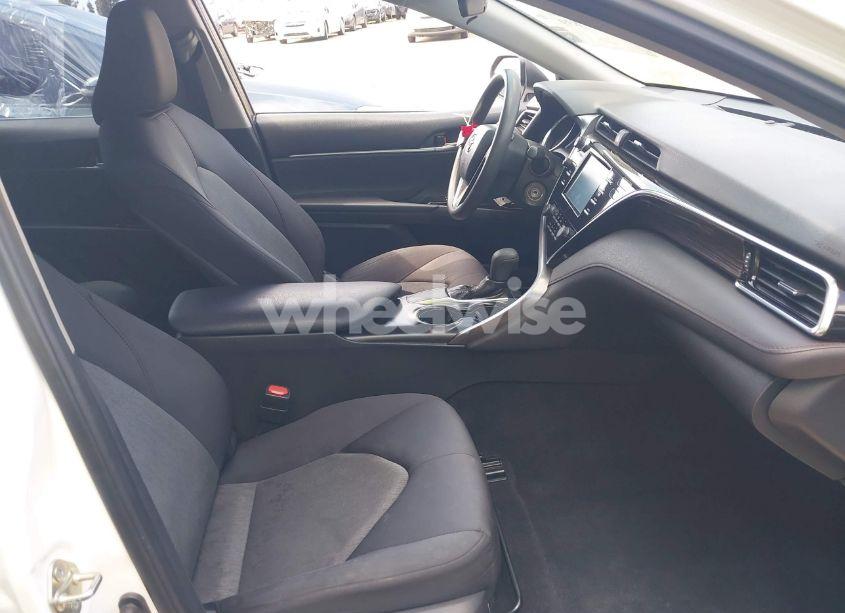 Photo 5 of 2018 Toyota Camry LE (VIN 4T1B11HKXJU097182)