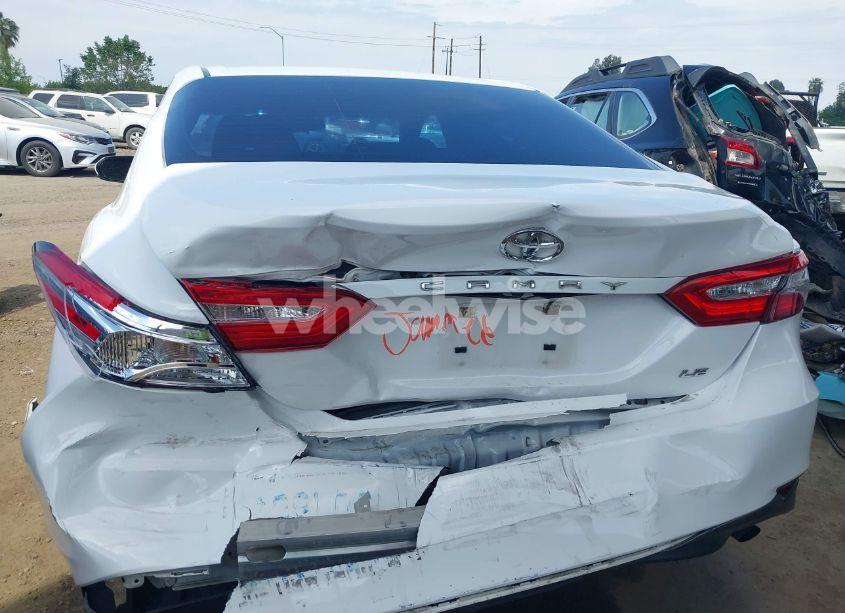 Photo 6 of 2018 Toyota Camry LE (VIN 4T1B11HKXJU097182)