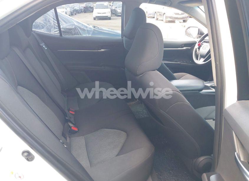 Photo 8 of 2018 Toyota Camry LE (VIN 4T1B11HKXJU097182)