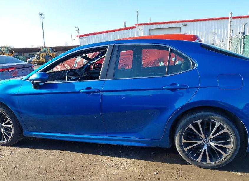 Photo 15 of 2018 Toyota Camry SE (VIN 4T1B11HKXJU128401)