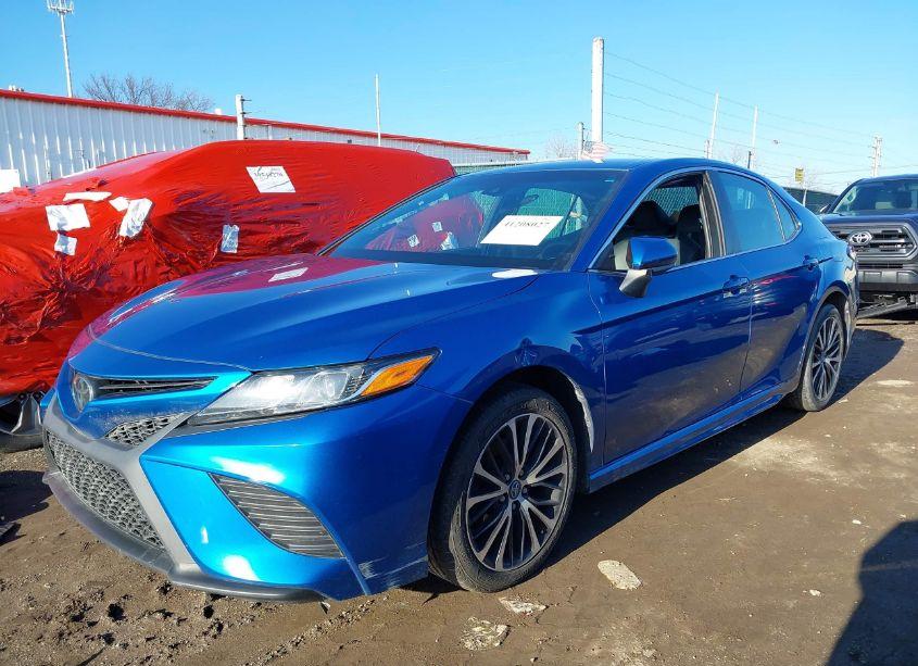 Photo 2 of 2018 Toyota Camry SE (VIN 4T1B11HKXJU128401)