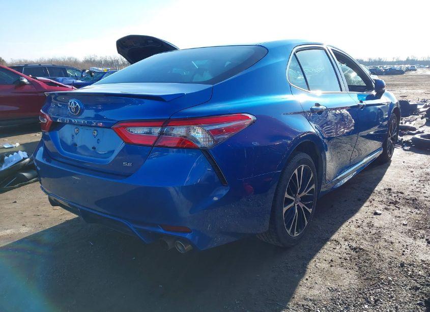 Photo 4 of 2018 Toyota Camry SE (VIN 4T1B11HKXJU128401)