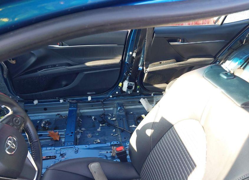 Photo 6 of 2018 Toyota Camry SE (VIN 4T1B11HKXJU128401)