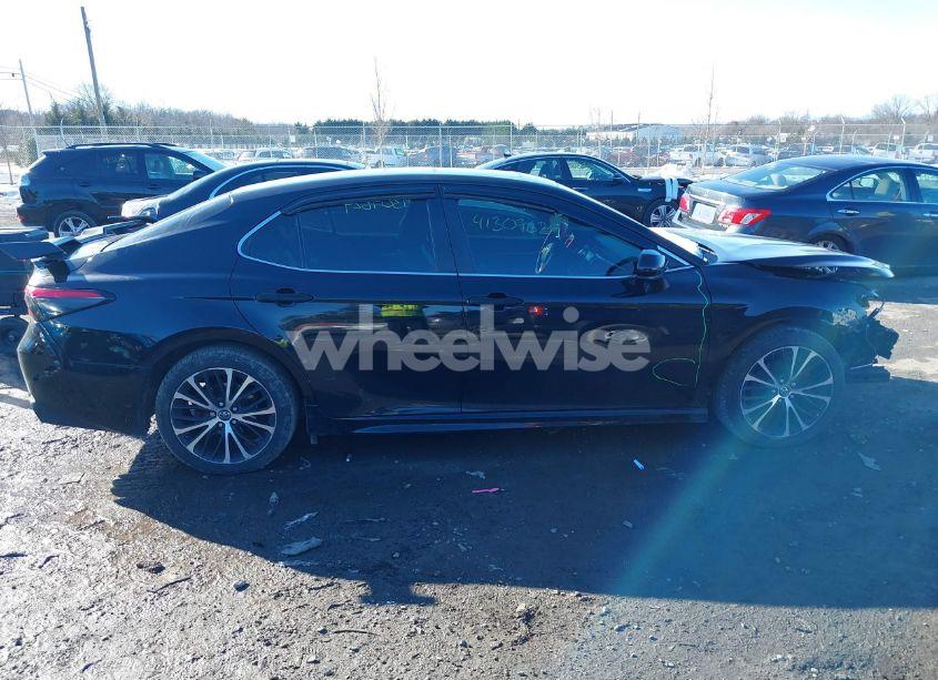 Photo 13 of 2018 Toyota Camry SE (VIN 4T1B11HKXJU132111)