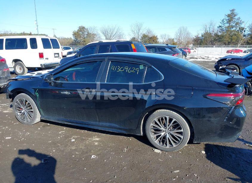 Photo 14 of 2018 Toyota Camry SE (VIN 4T1B11HKXJU132111)