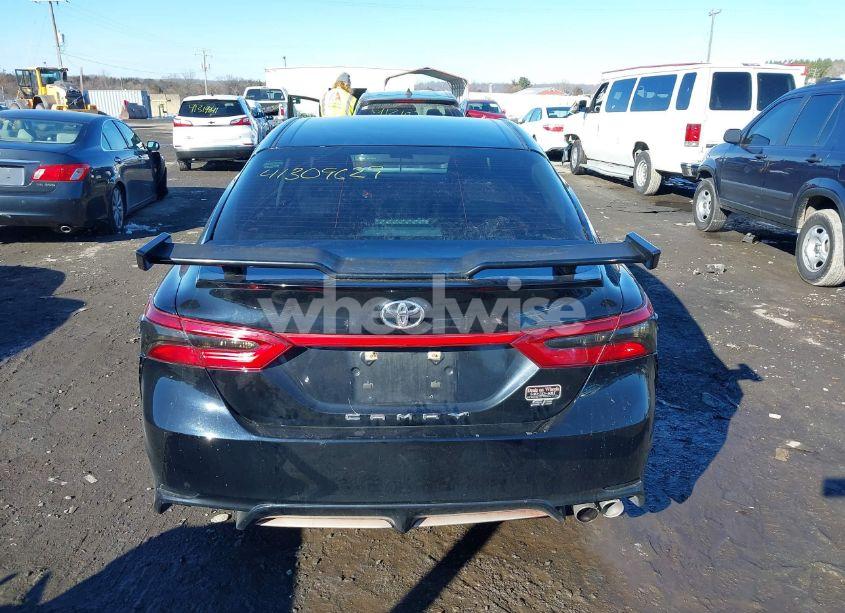 Photo 16 of 2018 Toyota Camry SE (VIN 4T1B11HKXJU132111)