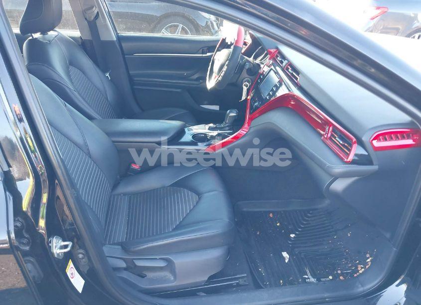 Photo 5 of 2018 Toyota Camry SE (VIN 4T1B11HKXJU132111)