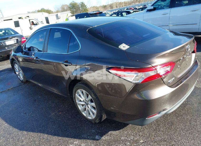 Photo 3 of 2018 Toyota Camry LE (VIN 4T1B11HKXJU139821)