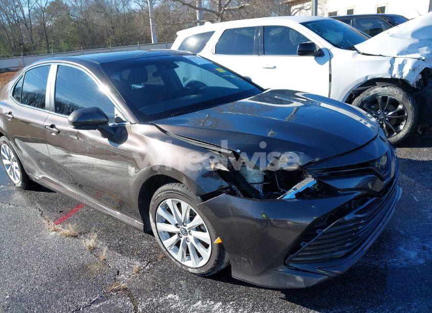 Photo 6 of 2018 Toyota Camry LE (VIN 4T1B11HKXJU139821)