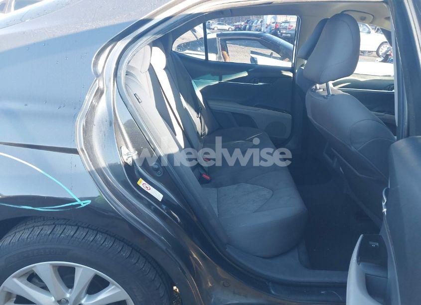 Photo 8 of 2018 Toyota Camry LE (VIN 4T1B11HKXJU139821)