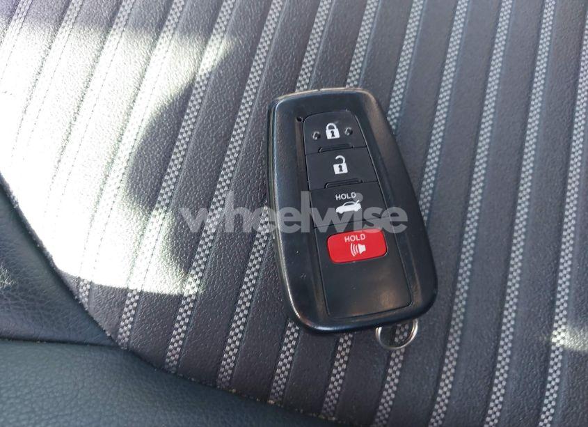 Photo 11 of 2018 Toyota Camry SE (VIN 4T1B11HKXJU147997)