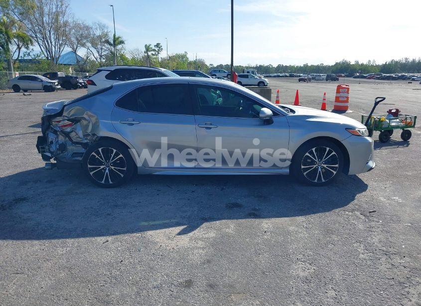 Photo 13 of 2018 Toyota Camry SE (VIN 4T1B11HKXJU147997)