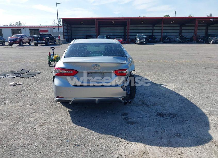 Photo 16 of 2018 Toyota Camry SE (VIN 4T1B11HKXJU147997)