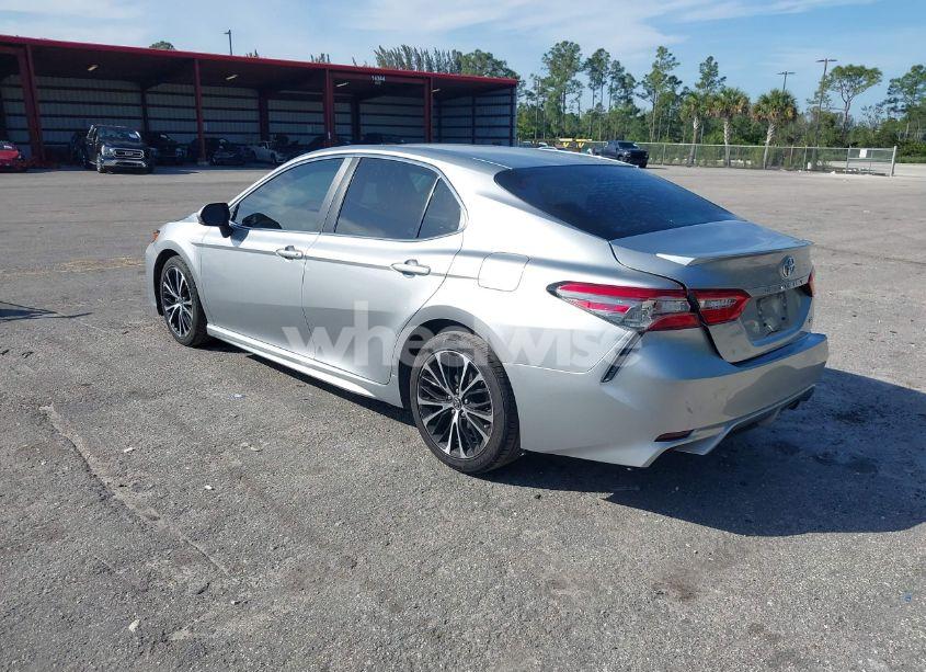 Photo 3 of 2018 Toyota Camry SE (VIN 4T1B11HKXJU147997)