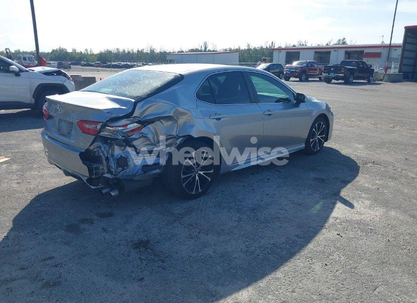 Photo 4 of 2018 Toyota Camry SE (VIN 4T1B11HKXJU147997)