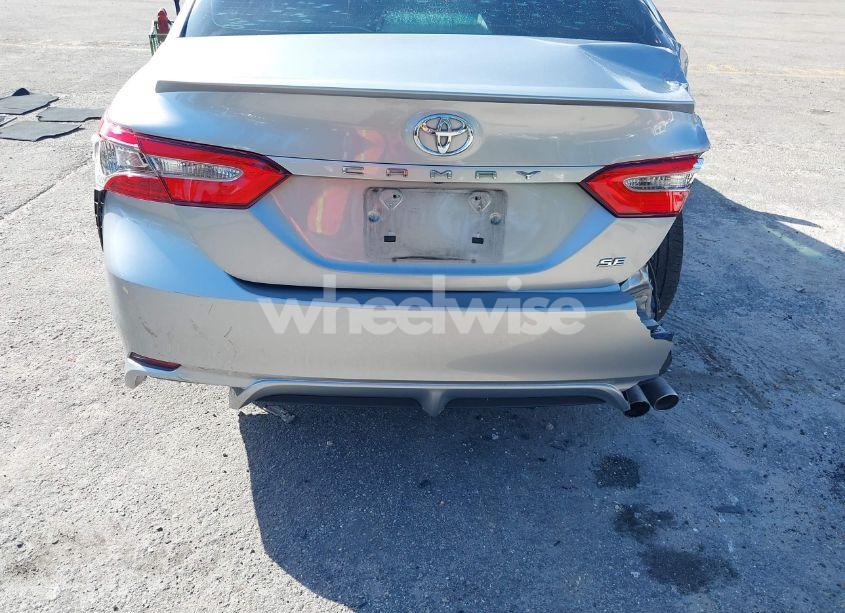 Photo 6 of 2018 Toyota Camry SE (VIN 4T1B11HKXJU147997)