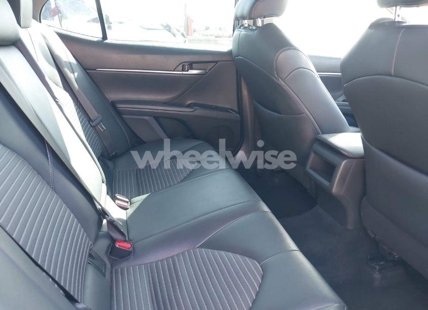 Photo 8 of 2018 Toyota Camry SE (VIN 4T1B11HKXJU147997)