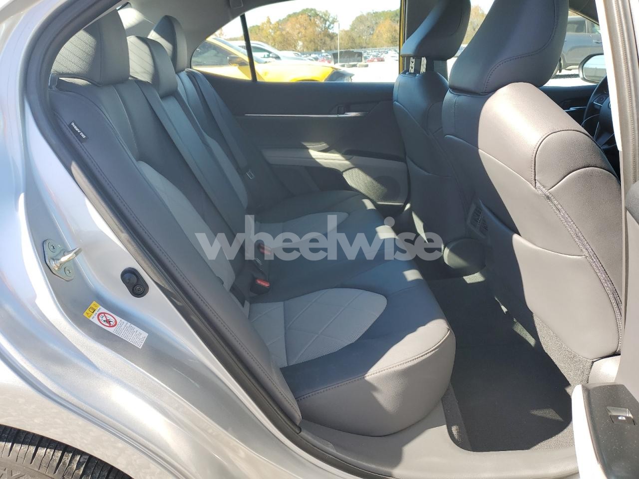 Photo 10 of 2018 TOYOTA CAMRY L (VIN 4T1B11HKXJU506572)