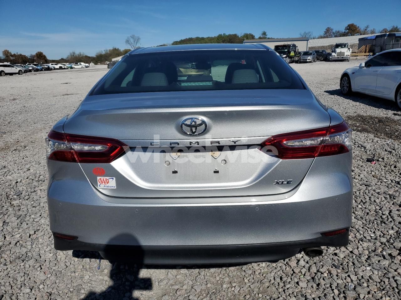 Photo 6 of 2018 TOYOTA CAMRY L (VIN 4T1B11HKXJU506572)
