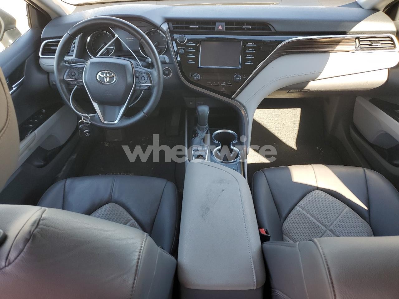 Photo 8 of 2018 TOYOTA CAMRY L (VIN 4T1B11HKXJU506572)
