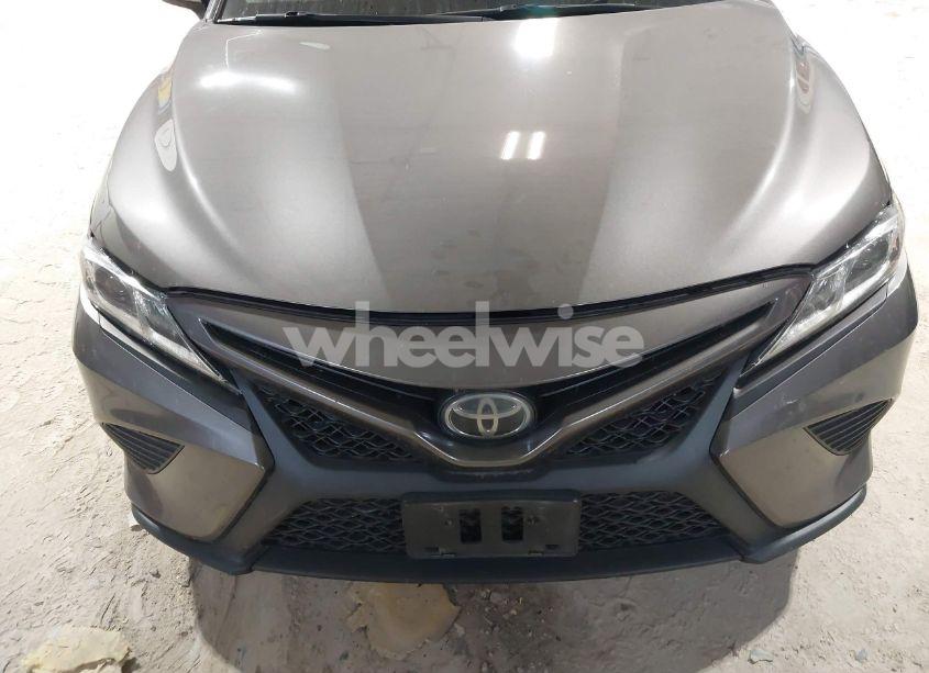 Photo 12 of 2018 Toyota Camry SE (VIN 4T1B11HKXJU521279)