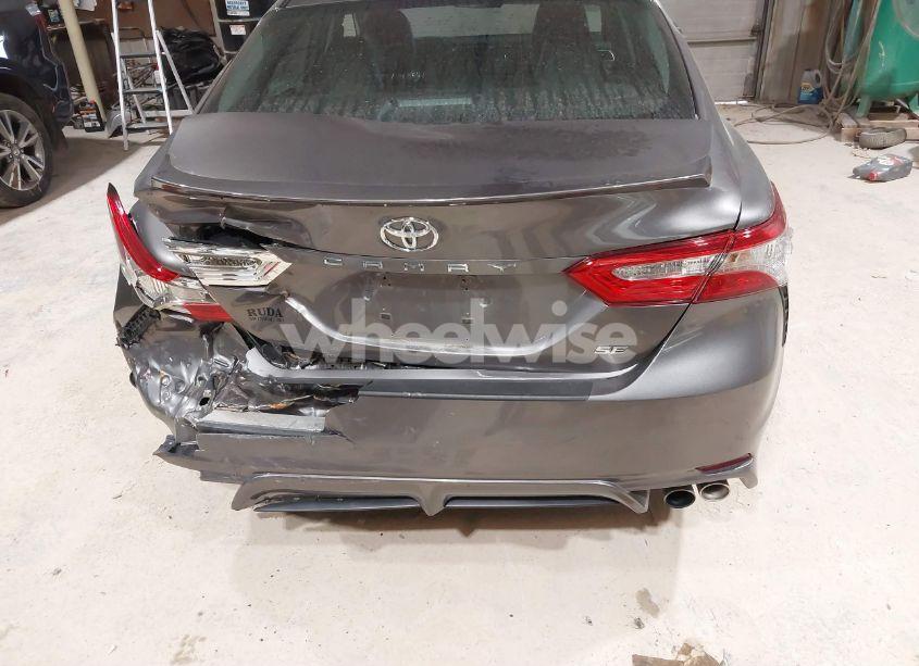 Photo 16 of 2018 Toyota Camry SE (VIN 4T1B11HKXJU521279)